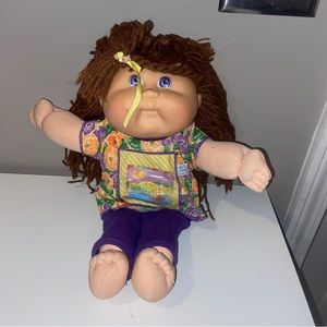Cabbage Patch Doll 1995 vintage brown hair plus outfit. 
Gently used.